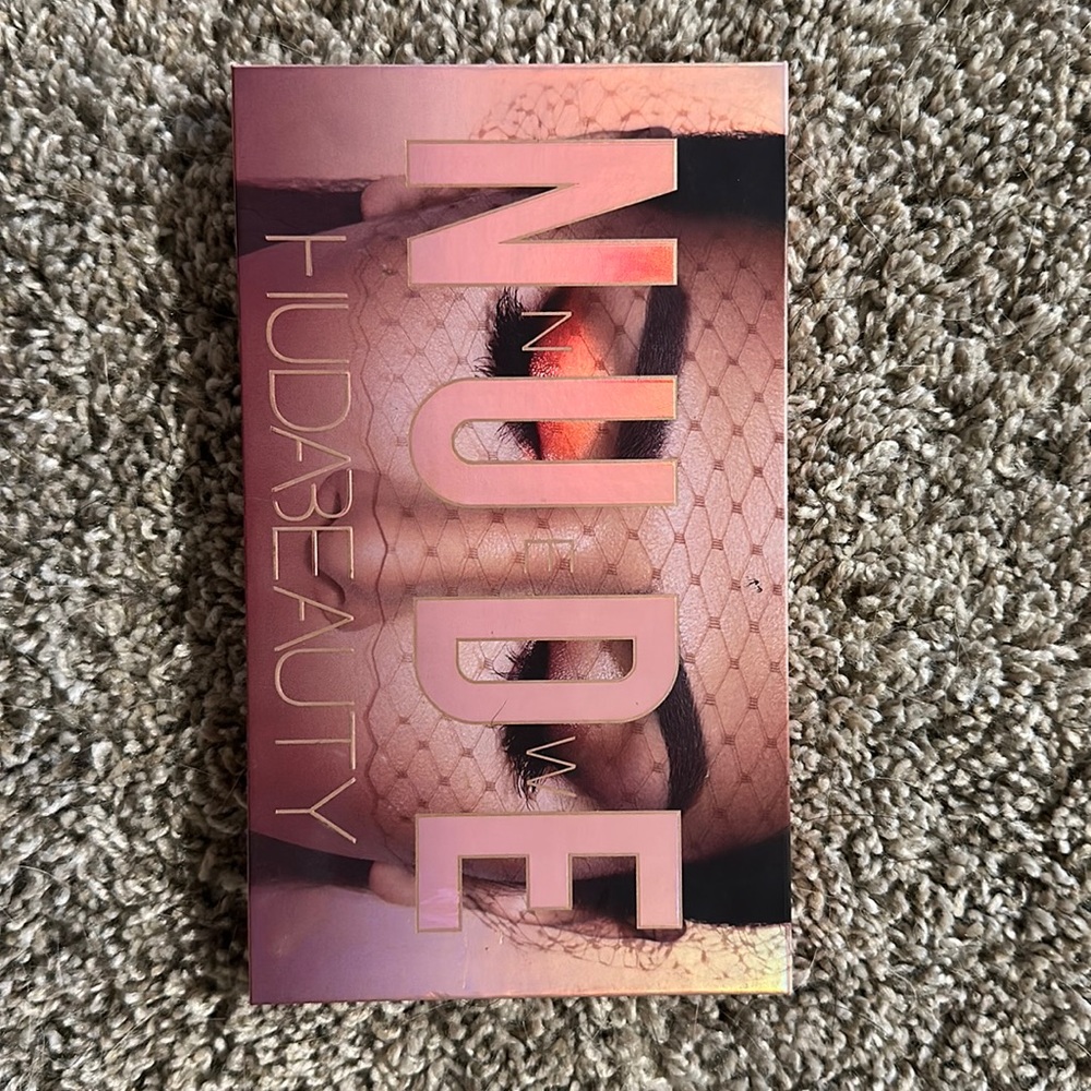 Huda Beauty New Nude Eyeshadow Palette